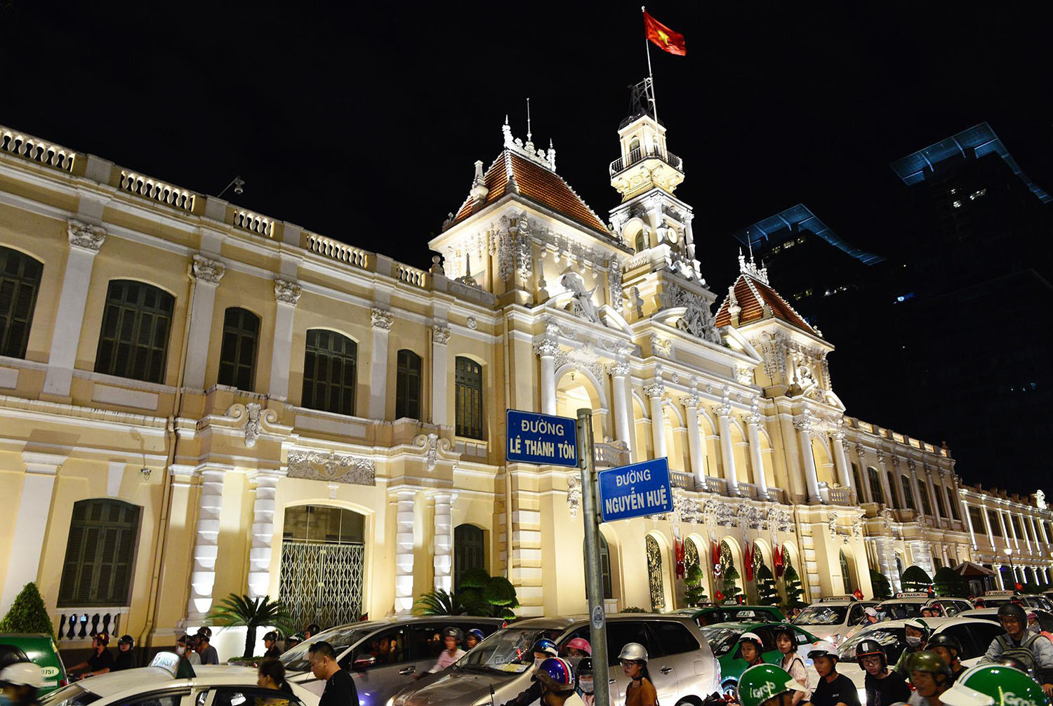 khách sạn gần Nguyễn Huệ
